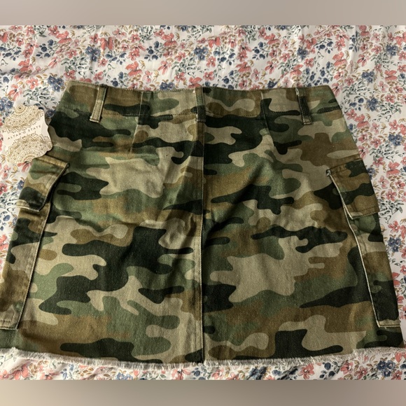 Camo Mini Skirt - Picture 2 of 2